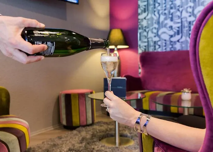 Готель Ogtours Au Relais Saint Eloi *